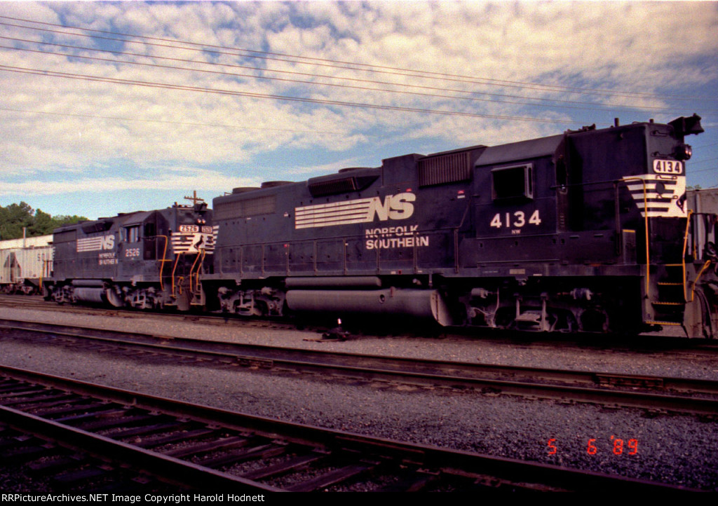 NS 4134 & rebuilt GP30 # 2526